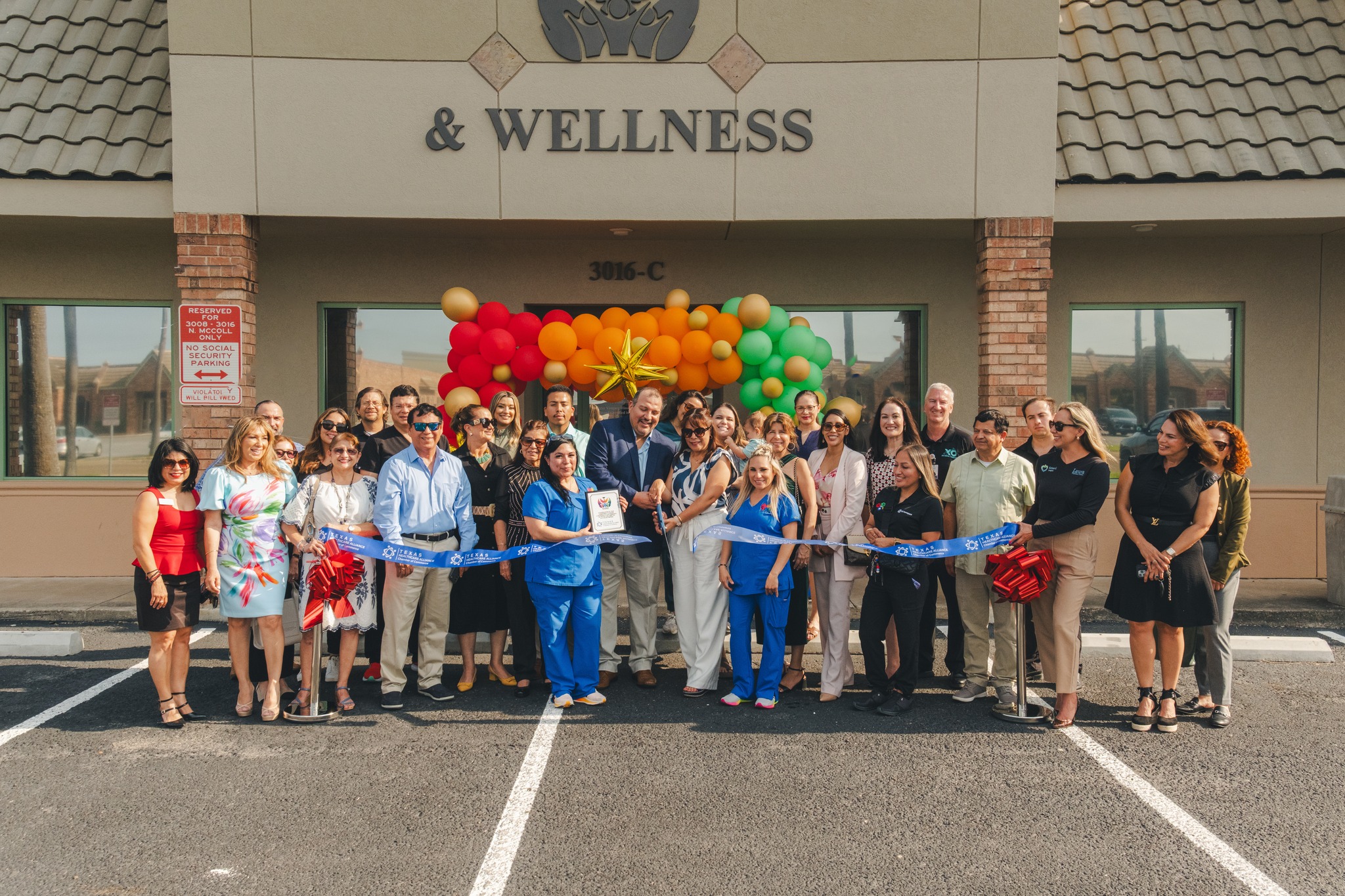 Texas Healthcare Alliance Chamber of Commerce ribbon cutting ceremony